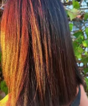 Colore con ciocche rame e arancio su base scura, lavoro di Luca Paparone